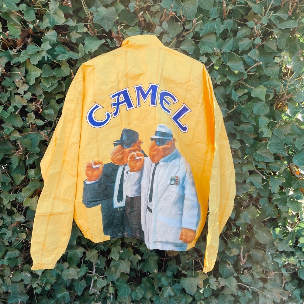 1992 Joe Camel Cigarettes Promo Yellow Tyvek Windbreaker Jacket Size XL 44-46